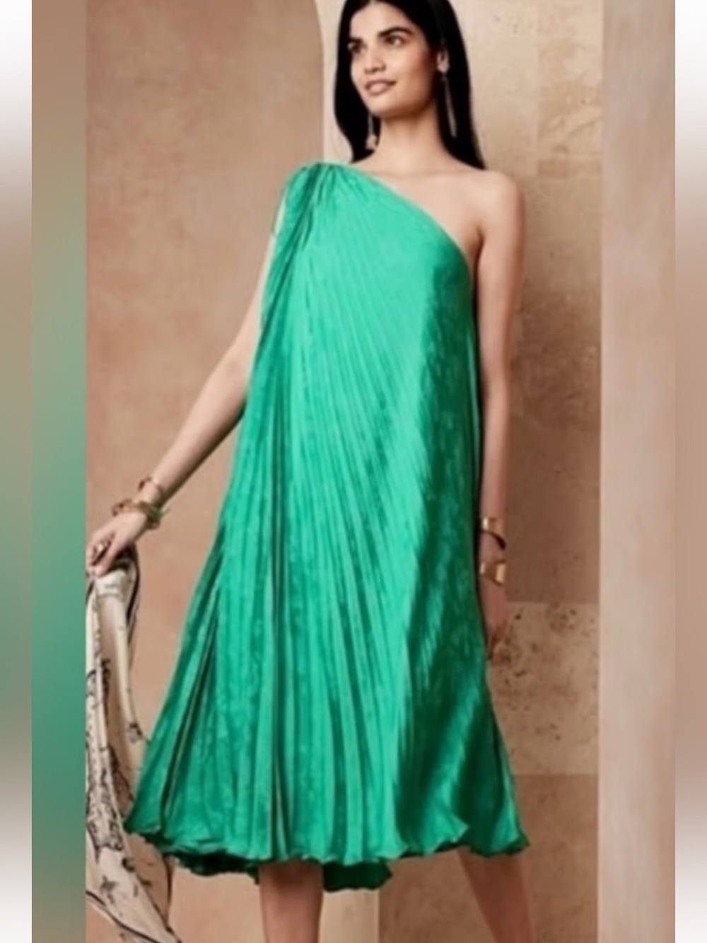 Elegant Banana Republic Green Silk One-Shoulder Dress